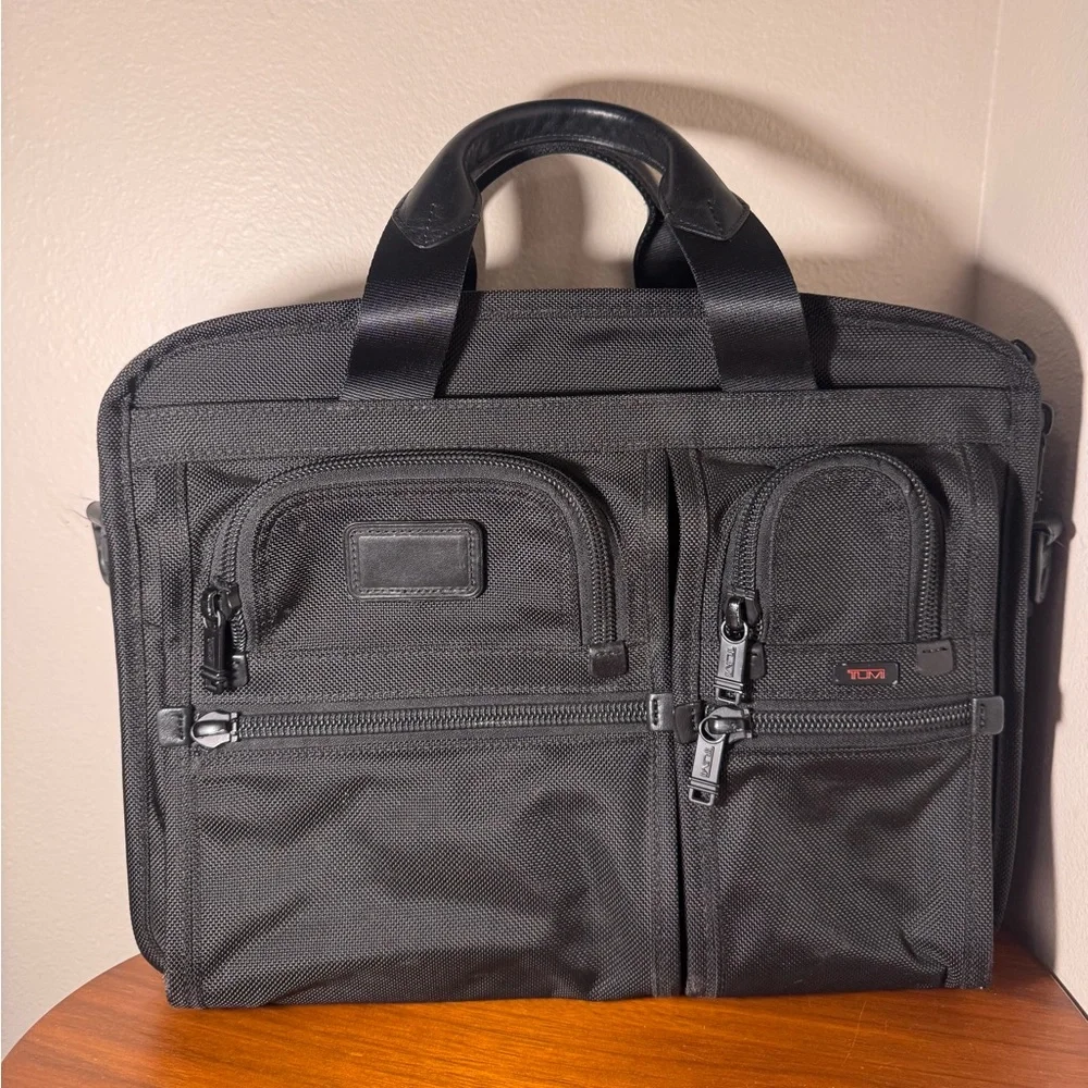 Tumi pass expandable